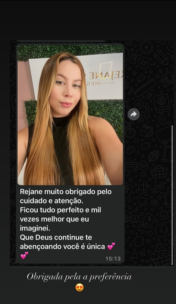 Cliente loira agradecendo pelo cuidado e pelo resultado do mega hair
